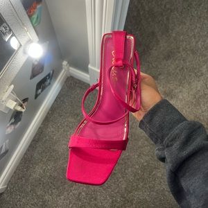 Lulus fushia size 8 high heels